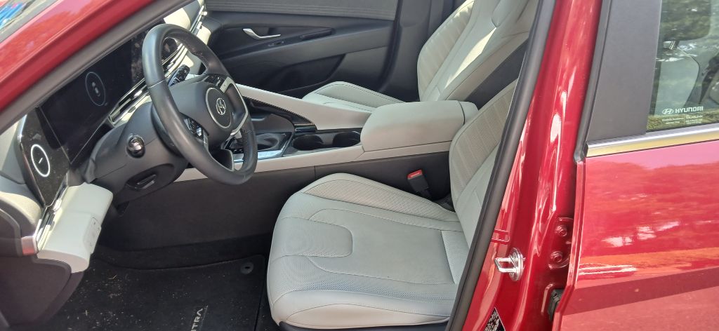 2023 Hyundai Elantra Limited - Photo 6